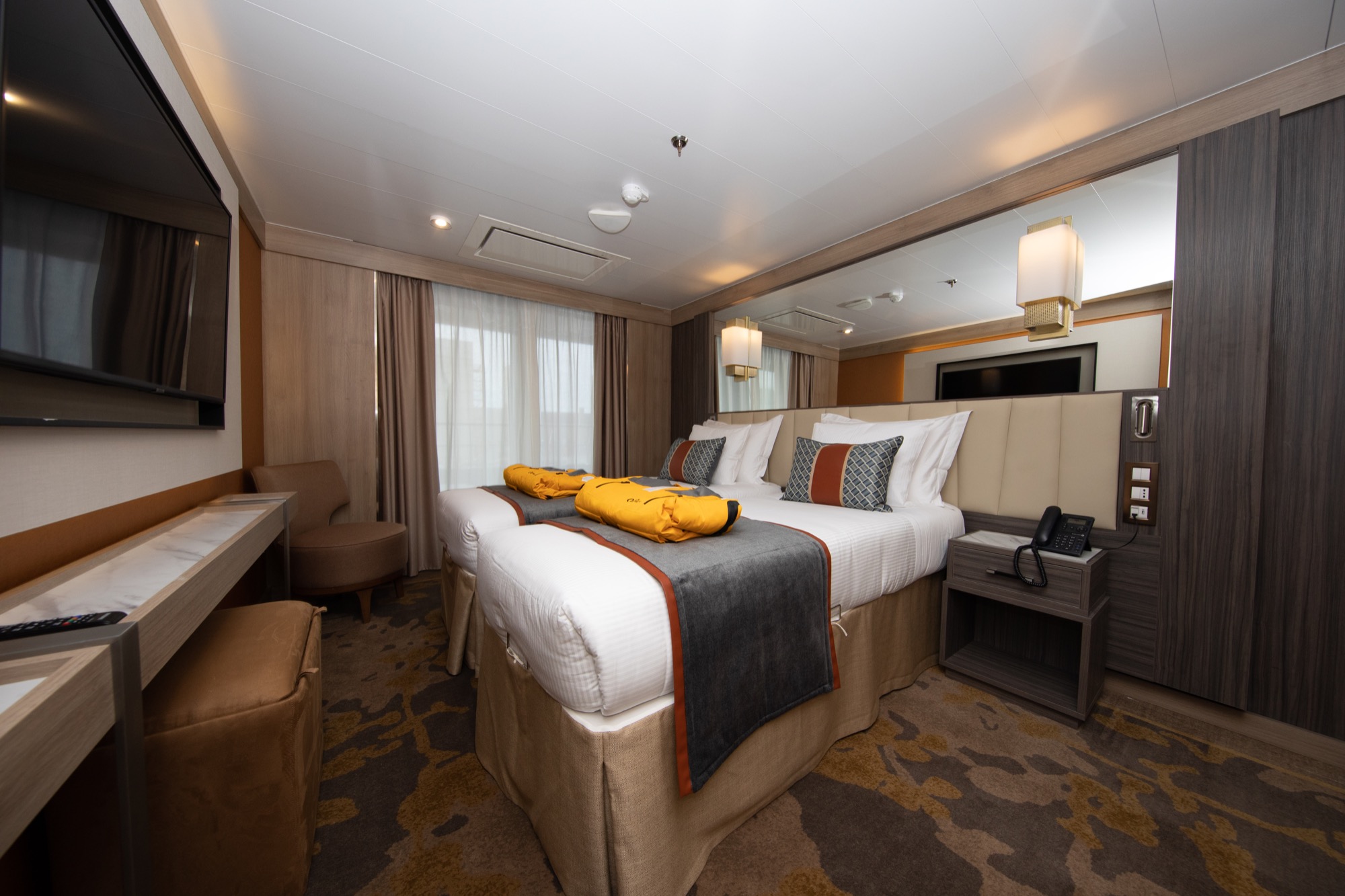 Quark Expeditions World Explorer Deluxe Suite 6.jpg